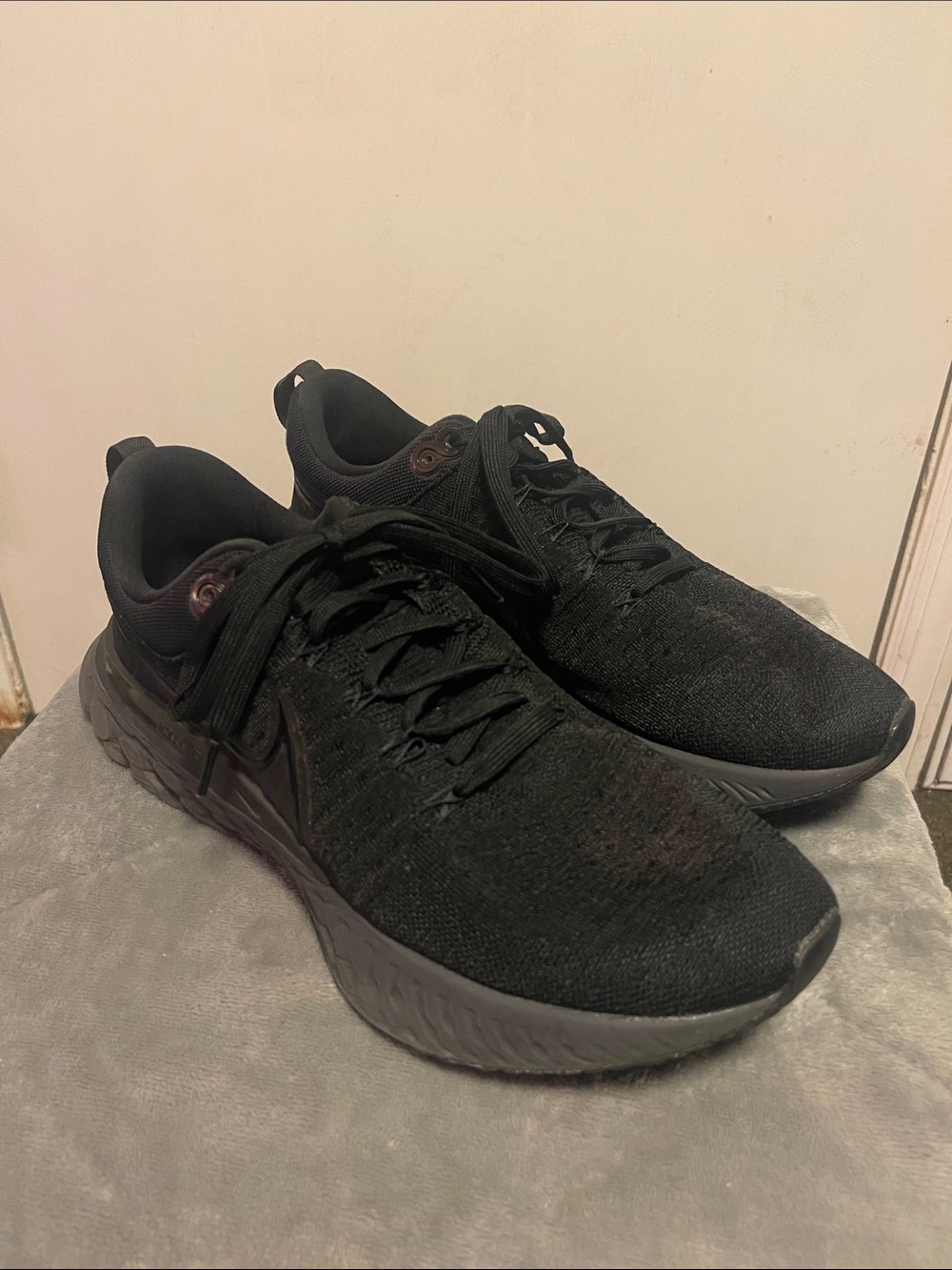Nike Men's Black Athletic Running Shoes